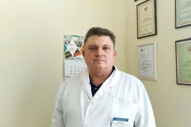 Заведующий нейрохирургическим отделением больницы Сергей Бербенев | Источник: Больница скорой медицинской помощи