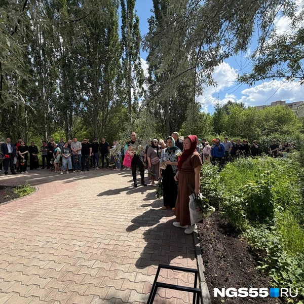 На прощание пришло много людей | Источник: Анна Иванина / NGS55.RU