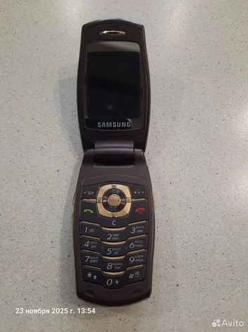 Новосибирцы скупают телефоны-раскладушки | Источник: «Авито»