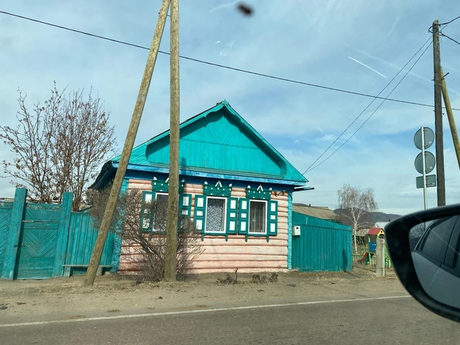 В Бурятии в деревнях люди по-прежнему расписывают свои наличники на окнах | Источник: Ирина Господаренко / NGS22.RU