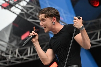 Почему я каждый год ходила на концерты «Зверей», а теперь полюбила Ваню Дмитриенко: откровение миллениала