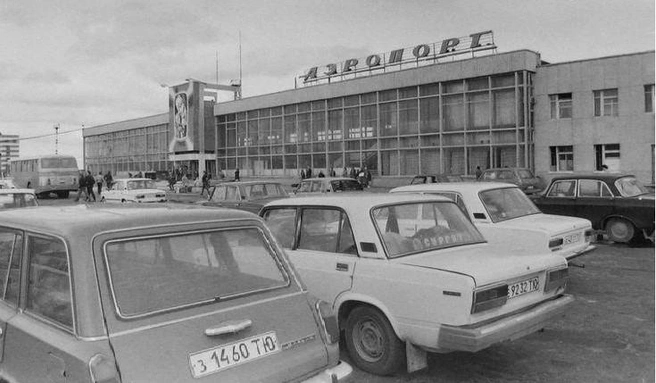 Террорист приказал ехать водителю в аэропорт Сургута | Источник: etoretro.ru