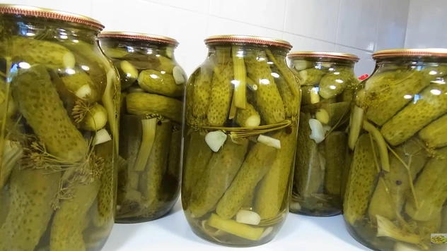 Как сделать 100% хрустящие маринованные огурцы на зиму: проверенный рецепт