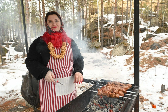 Оксана готовила мясо с секретным ингредиентом | Источник: Дмитрий Емельянов / E1.RU