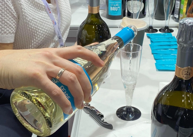 В российской версии молодым может быть в принципе любое вино | Источник: Стас Соколов / NGS.RU