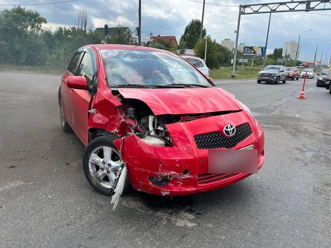 В Оренбурге пенсионерка на красной «Тойоте» не уступила дорогу «Шевроле» | Источник: УМВД России по Оренбургской области