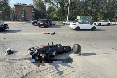 На Станционной мотоциклист погиб после столкновения с Toyota