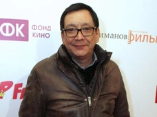 Егор Кончаловский перестал скрывать молодую возлюбленную