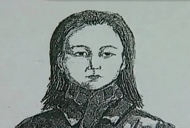 В Красноуфимске повсюду были размещены фотороботы серийной убийцы. Одна из листовок с фотороботом висела даже на двери магазина напротив дома, где жила Гайдамачук | Источник: «Первый канал»