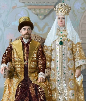 Фотохудожница раскрасила снимки костюмированного бала в Зимнем дворце 1903 года (впечатляющая галерея)