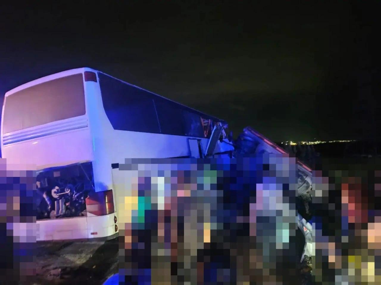 Пять человек погибли, больше 20 пострадали: пассажирский автобус, ехавший в Москву, попал в смертельное ДТП