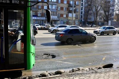 Ямы на дорогах Челябинска: куда сообщать