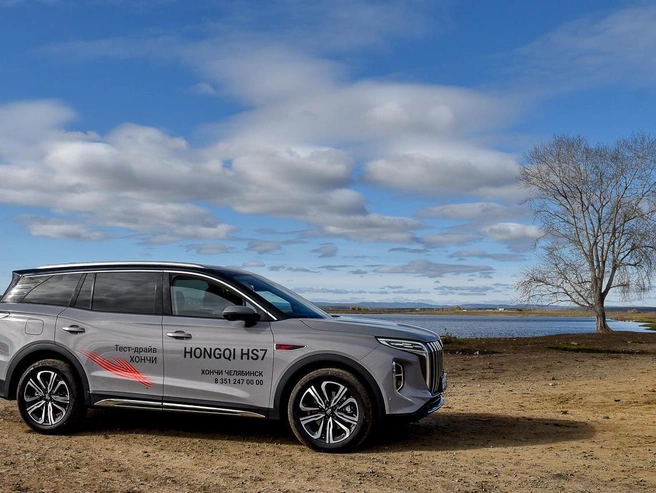 Hongqi HS7 с двухлитровым бензиновым двигателем разгоняется до 100 км/ч за 8,8 секунды, тогда как Deepal G318 делает это за 6,3 секунды. | Источник: Артем Краснов