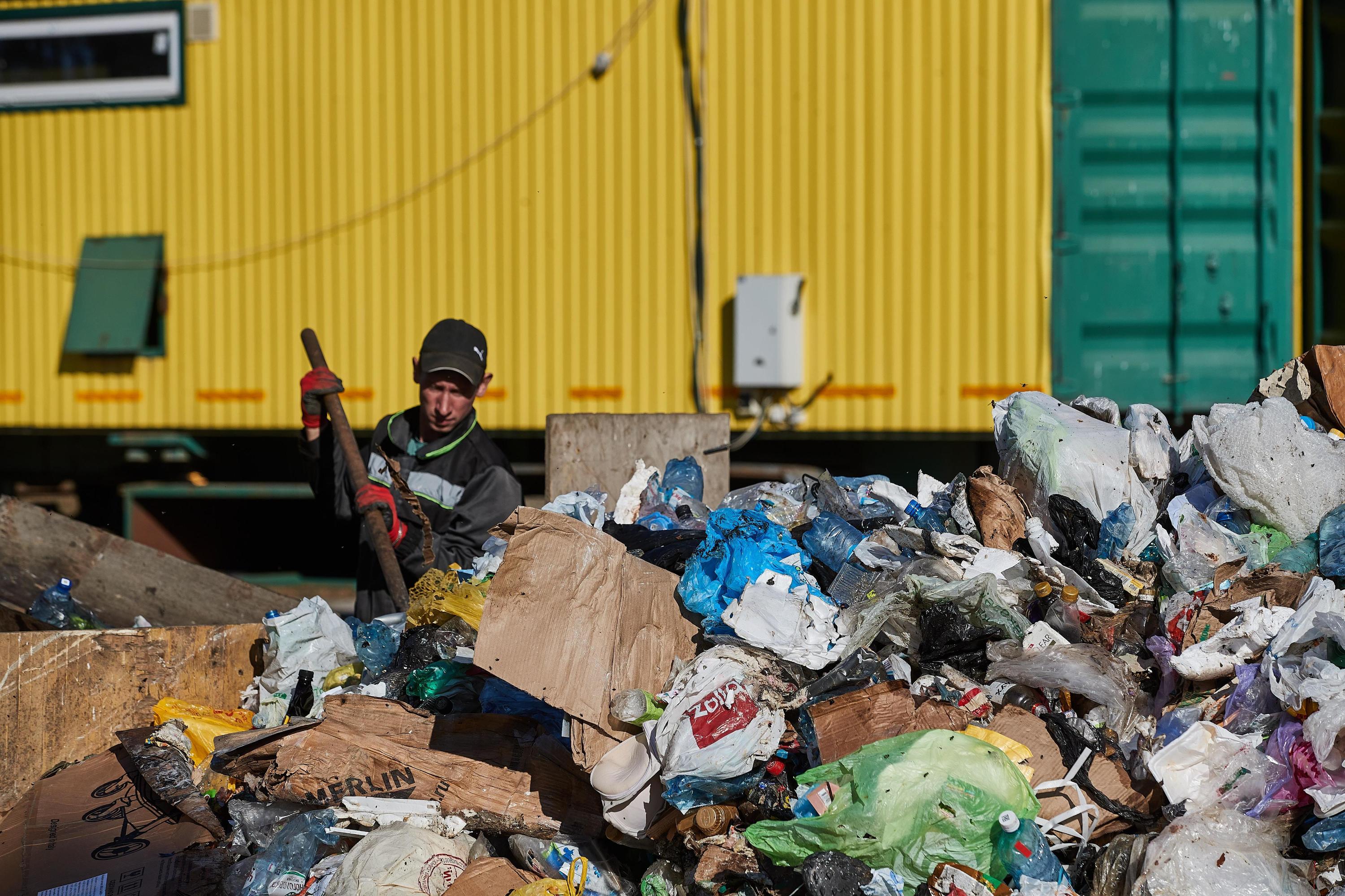 Отжимают мусорный полигон: чиновники потребовали у депутата-бизнесмена вернуть свалку под Екатеринбургом