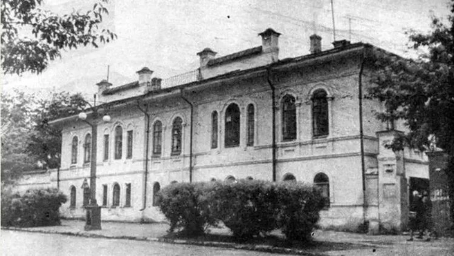 Так здание выглядело в советские годы  | Источник: Культурное наследие города Кургана / kurgan.pro