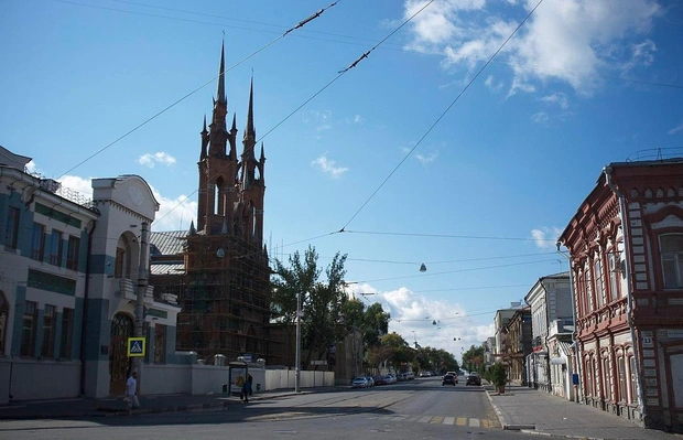 Саратовская улица, Самара (до 1917) и в 2015 году | Источник: Aleksandr Zykov, CC BY-SA 2.0, via Wikimedia Commons