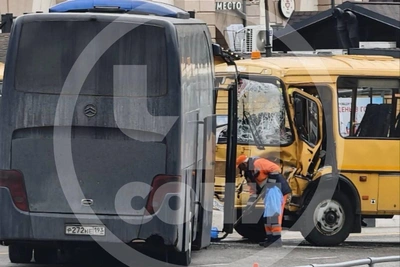 Столкновение автобусов в Сочи: пострадали водитель и экскурсовод