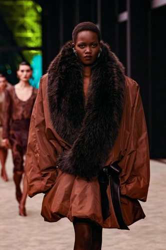 Saint Laurent снова превзошел ожидания&nbsp;&mdash; лучшая коллекция сезона от Энтони Ваккарелло