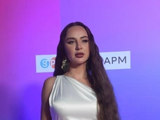 Анна Асти: «Не могу разговаривать о своих проблемах и все переживаю только одна. Опускаюсь на дно, плачу»
