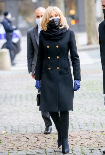 Брижит Макрон в Париже | marieclaire.ru