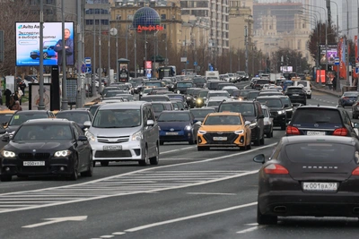 «Стоит колом»: Москву сковали 7-балльные пробки