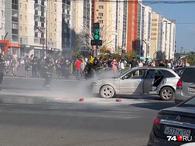 ЧП собрало толпу зевак | Источник: читатель 74.RU