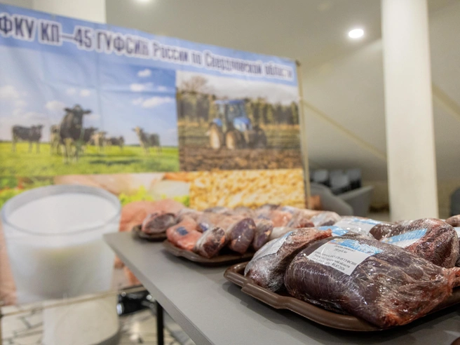 Даже продукты можно купить на ярмарке. | Источник: Владислав Лоншаков / E1.RU