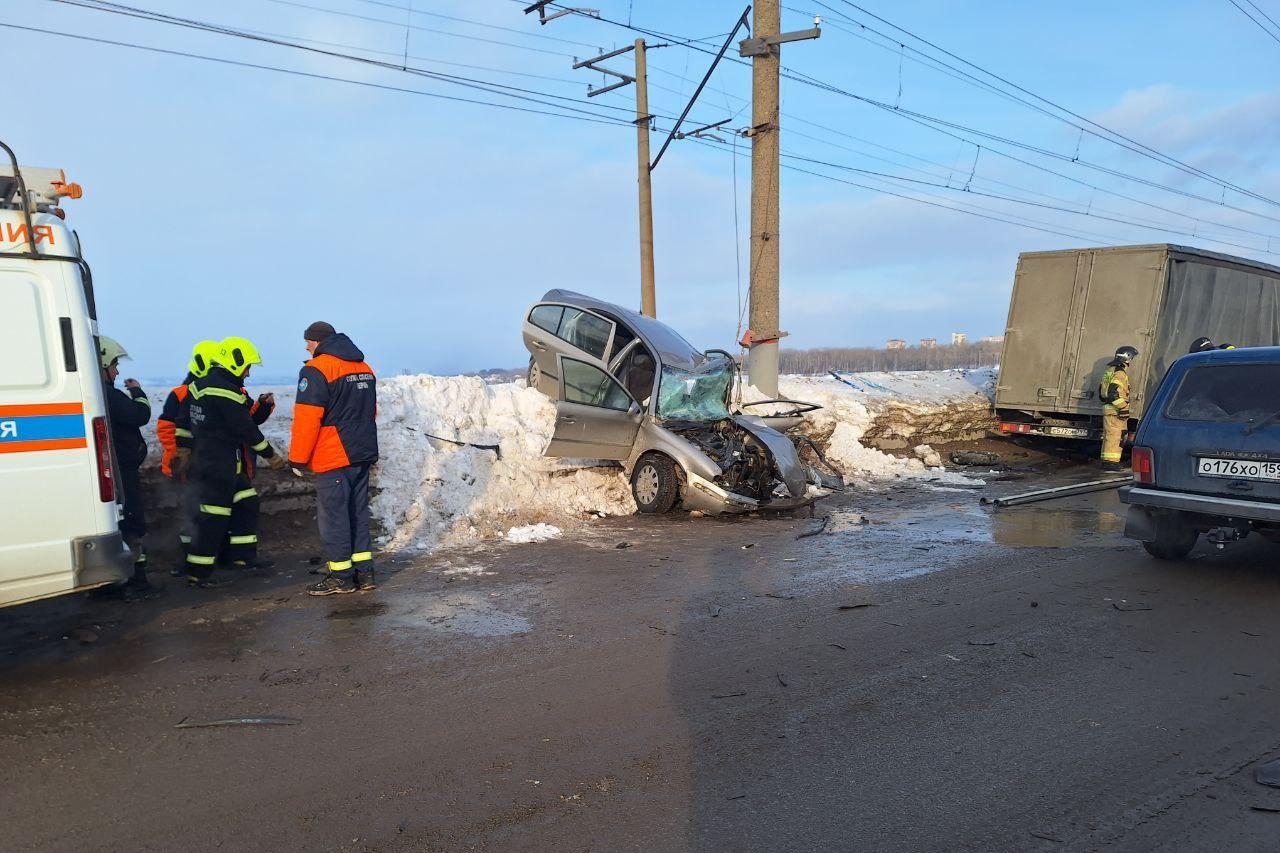 В ГИБДД Перми рассказали обстоятельства аварии на КамГЭС и о пяти  пострадавших - 22 февраля 2024 - 59.ру