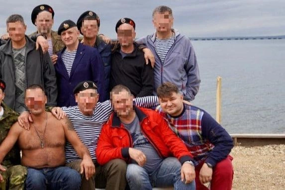 Третий справа&nbsp;— действующий гендиректор «Мелбета» Игорь Ляпустин, в правом нижнем углу&nbsp;— Александр Градуленко | Источник: Игорь Ляпустин / Vk.com