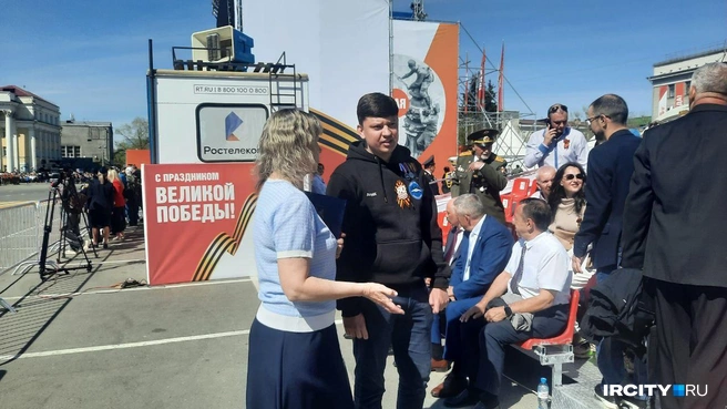 Ушедшего на СВО полгода назад главу иркутской «Молодой гвардии ЕР» заметили на параде в Иркутске | Источник: Виктор Лучкин / «ИрСити»