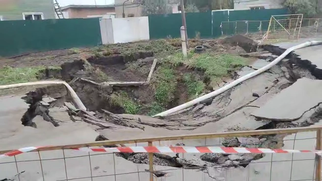 Провал сразу огородили | Источник: «Жесть Омск» / t.me