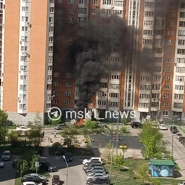 В подмосковной Балашихе во дворе жилого дома взорвался автомобиль | Источник: MSK1.RU
