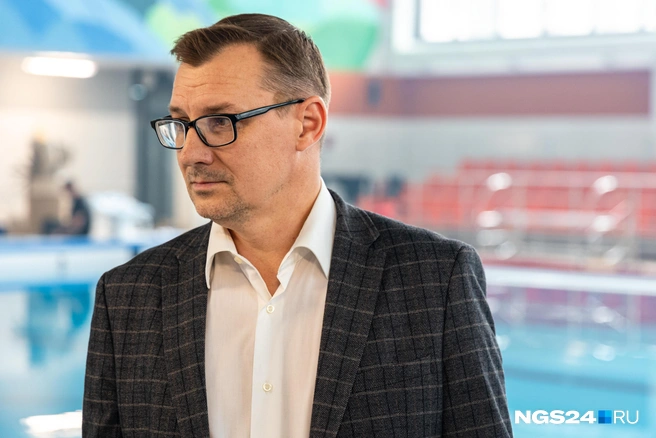 Шикунов и сам был готов уже поплавать в бассейне  | Источник: Мария Ленц / NGS24.RU 