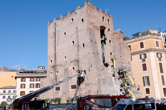 Реставрация пошла не по плану | Источник: Remo Casilli / REUTERS