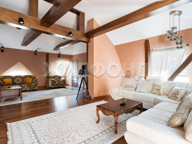 Мансардный этаж используется как дополнительные гостевые комнаты.