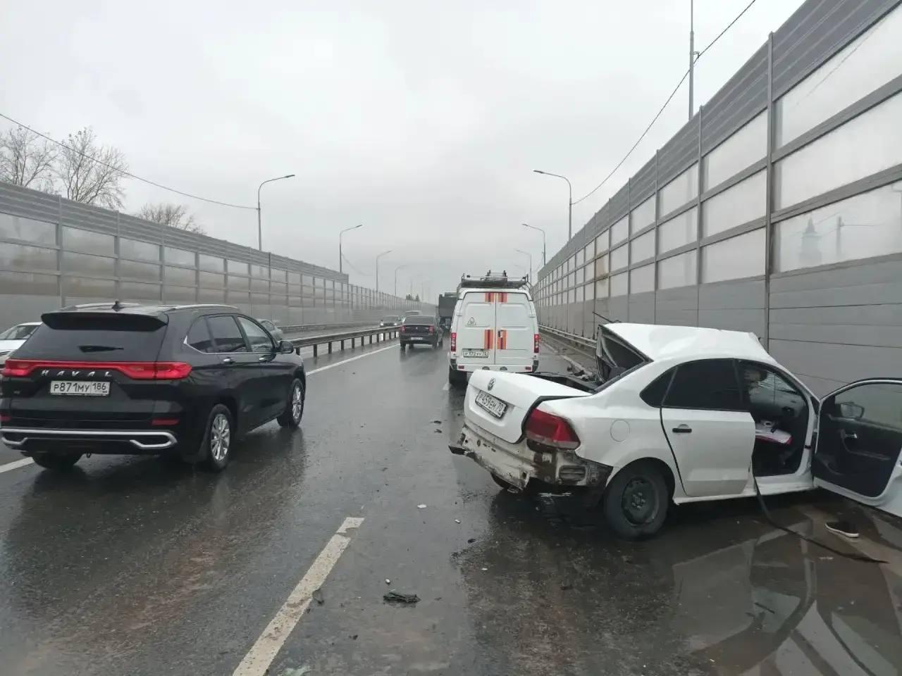Под Тюменью в ДТП на мокрой дороге погиб 31-летний водитель