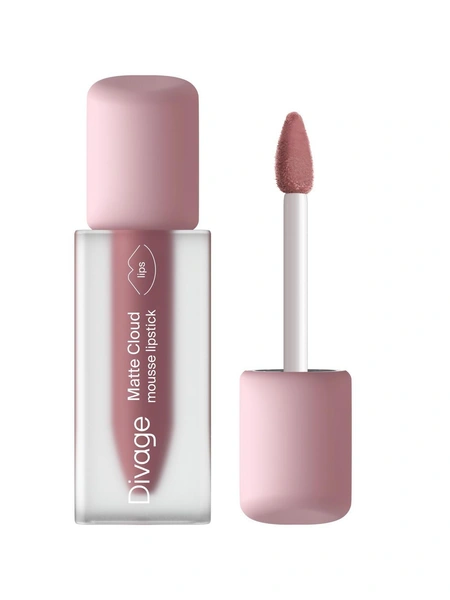 Помада для губ Matte Cloud DivageПомада не зря получила название «Матовое облако»: ее текстура действительно напоминает легкое муссовое облако, которое не ощущается на коже. Помада не сушит губы, легко скользит и быстро застывает, позволяя наслаивать оттенок. Мягкий аппликатор помогает сделать ровный контур без использования карандаша.