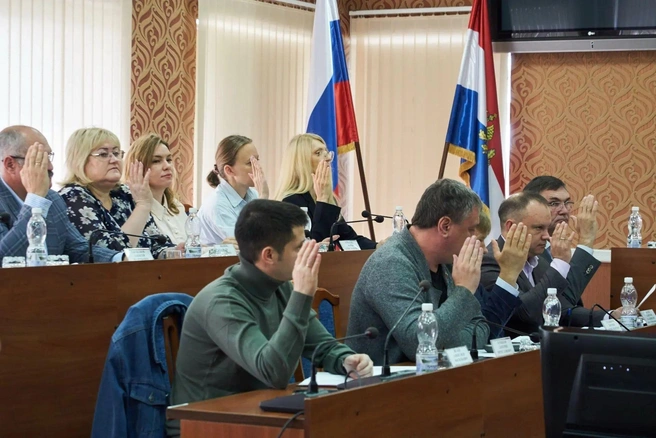 Депутаты гордумы поддержали досрочное прекращение полномочий Володченкова | Источник: Город Сызрань / Vk.ru