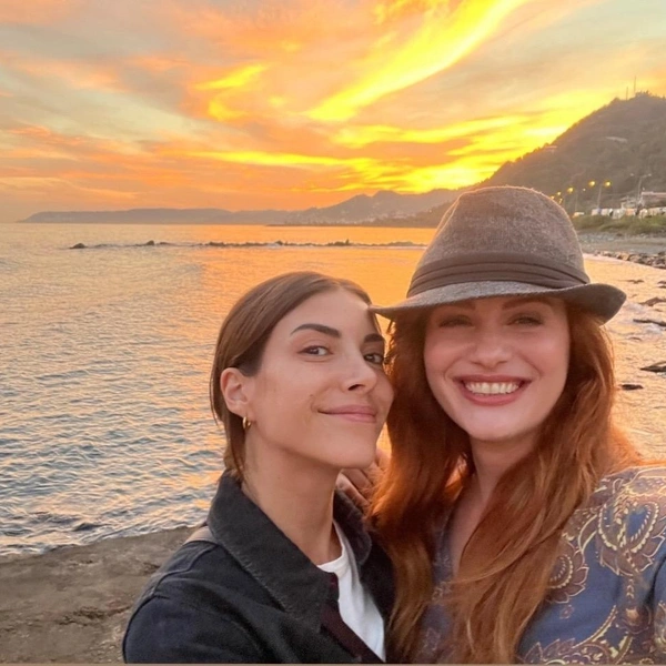 Источник: @denizbaysal_