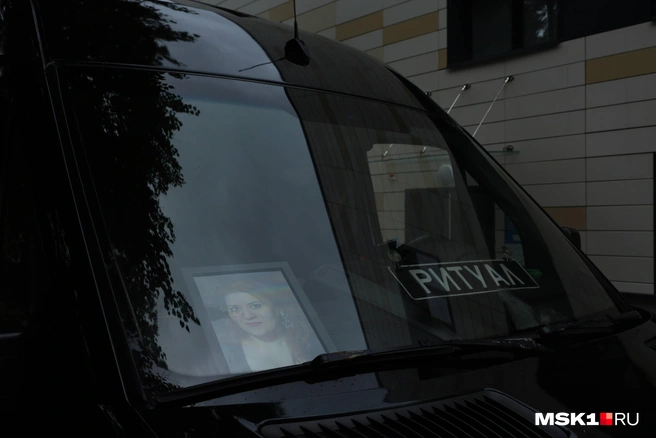 Машина, в которой привезли Татьяну | Источник: Артем Устюжанин / MSK1.RU