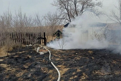 Сильный ветер мешал пожарным в Хакасии за сутки