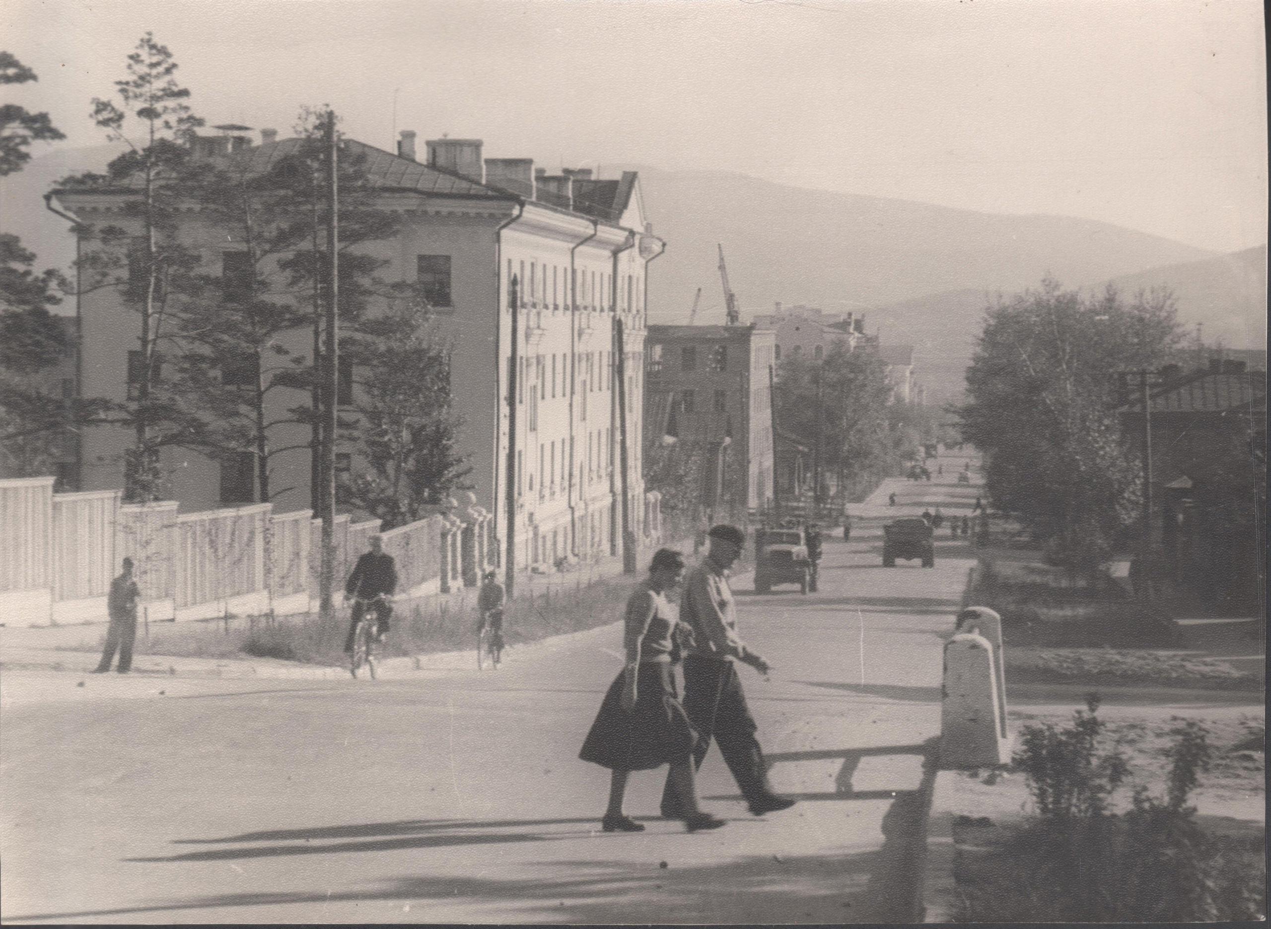 Улица Ленинградская, вид от улицы Балябина в сторону Бабушкина, конец 1950-х | Источник: фонды Госархива Забайкальского края / группа «Чита — фото из прошлого» во «ВКонтакте»