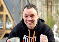 «Жене с малышкой на руках приходилось вкалывать»: Александр Гобозов рассказал о периоде, когда был на дне