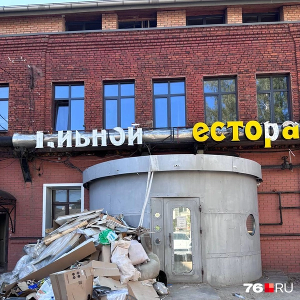 Ресторан «Свои Да Наши» находился в центре города&nbsp;— на улице Свободы, 34в | Источник: Анастасия Вязигина / 76.RU 
