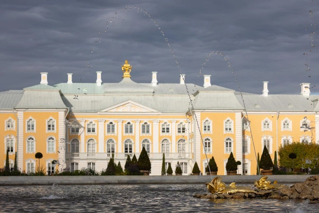 В парки Петергофа пришла золотая осень: посмотрите на красоту | Источник: музей-заповедник «Петергоф»