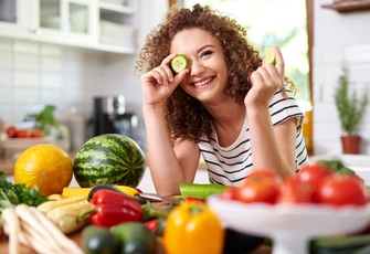 Сырые овощи не всегда полезны: 5 случаев, когда они усиливают боль и дискомфорт в животе