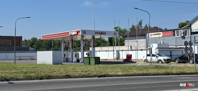 Заправка «Лукойла» на востоке города закрылась за последнюю неделю | Источник: Максим Дмитриев / 93.RU