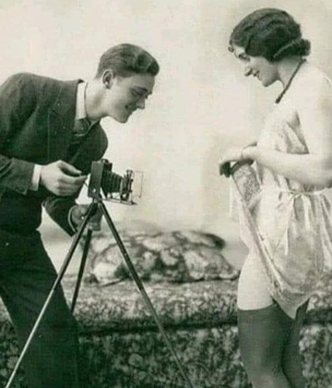 История одной фотографии: первый эротический фотограф Жак Бидерер за работой