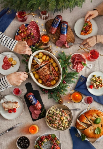 И гости без суеты насладятся вкусным и красивым столом | Источник: АО «Омский бекон»