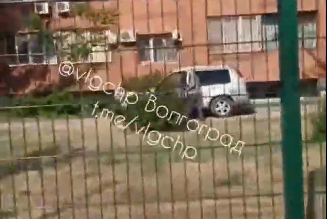 «Пошел отсюда…»: в Волгограде пожилой мужчина угрожал «стрельнуть» в подростка